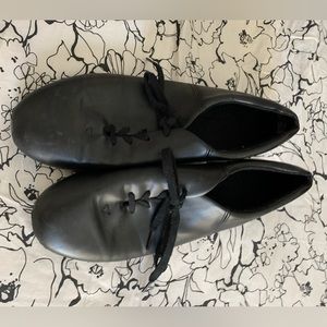 Used Capezio tap shoes.  I am size women’s 11 and they fit me very well.